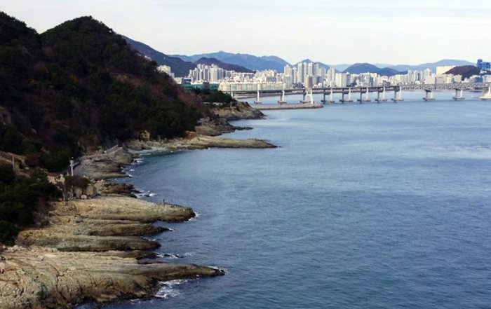 Article Image for Exploring South Korea’s Coastal Charms from the Water