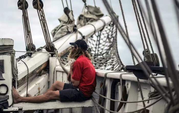 Article Image for Lessons from Long-Distance Sailing Veterans